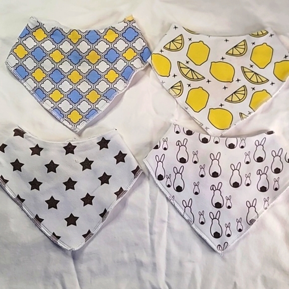 Bundle of 8 bibs, slight stains on a few - Picture 2 of 5